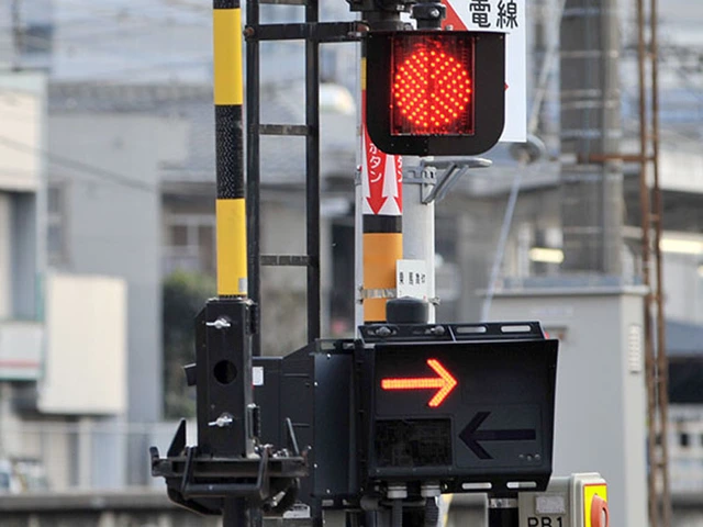 【事故】西武線で人身事故　男性死亡…電車にはねられる　深夜の線路で悲劇　運転士が目撃、最大1時間27分の遅れ　男性は20代